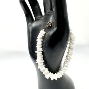 Vintage Puka Shell‎ Chip Bead Bracelet Hawaiian Style Gold Tone Clasp